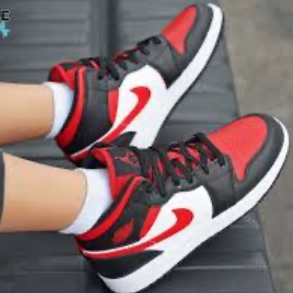 Nike Air Jordan 1 AJ1 Mid GS Bred Toe Black Red Wht Shoes Sz 6Y Women 8 Flaws - Picture 2 of 12
